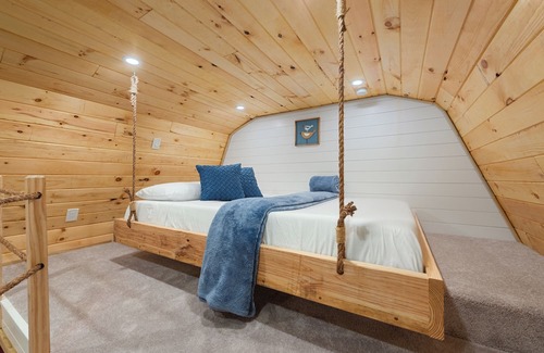Azalea Park House | The Moose Cabin, Luxury Stay