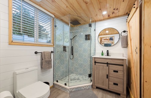 Azalea Park House | The Moose Cabin, Luxury Stay