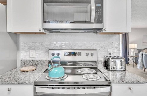 Seffner Community Alliance House | 355A) 3BR Modern home sleeps 6!
