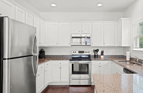 South Salisbury House | Pet Friendly 4 Bedroom in Salisbury!