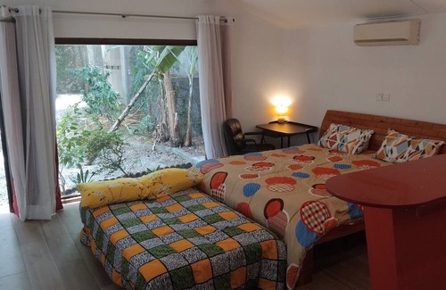 Cocody Apartment | 2 bedroom apartment with living room, services included, pool and garden