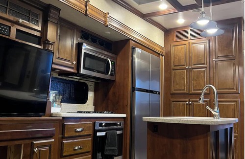 Prescott House | A few minutes from the historic downtown Prescott. Pet-friendly RV for 4.
