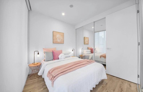 Brighton Apartment | Brighton's Best in a Bright Nest