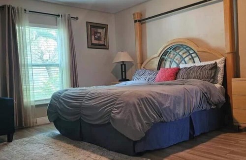 Campbell House | Gated Residence near Disney w/hot tub- Boats & RV' are welcome