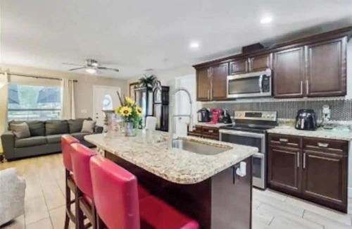 Campbell House | Gated Residence near Disney w/hot tub- Boats & RV' are welcome