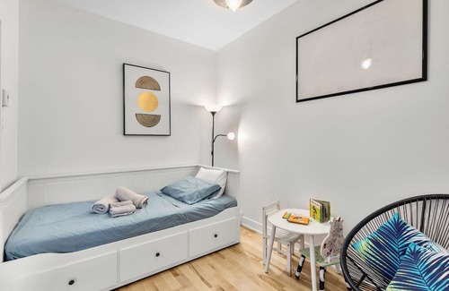 Rosemont-La Petite-Patrie Condo | Cute & Modern Condo - (Free Parking & Near Public Transit) - AC & Private Patios