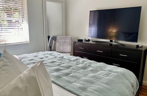 South Capitol House | Peaceful Corner House in Historic District