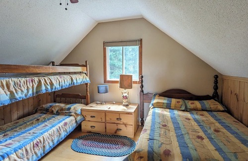 Sainte-Therese-de-la-Gatineau Cottage | LAKEFRONT COTTAGE FOR RENT - Private, Roddick Lake, 4 bed rooms, Scenic