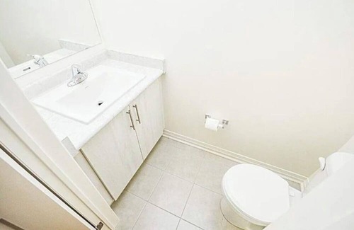 Bowmanville House | Newly built Bright & Cosy Townhome W/Parking
