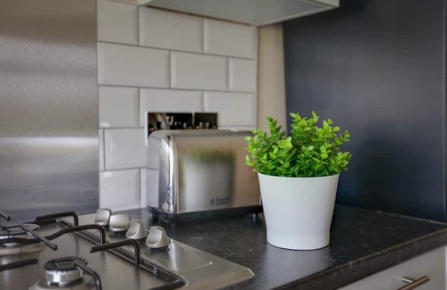 Harlow Apartment | Sleek and Modern 1-Bed Apartment in Harlow