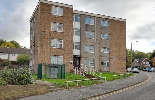 Harlow Apartment | Sleek and Modern 1-Bed Apartment in Harlow