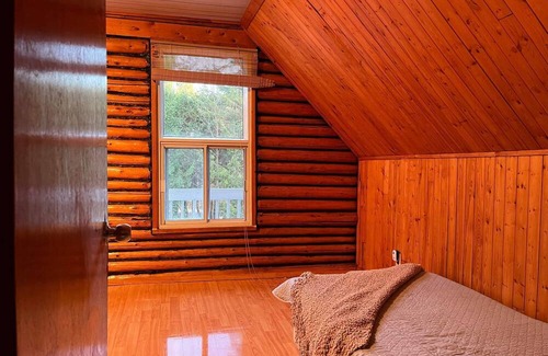 Rawdon House | Rustic Chalet