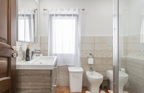 Cinisi House | Holiday Home 'Villa Antonio' with Sea View, Wi-Fi and Air Conditioning