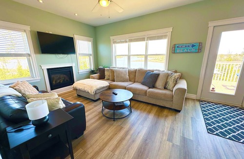 East Petpeswick House | Rising Tides oceanfront home with hot tub/sauna/kayaks