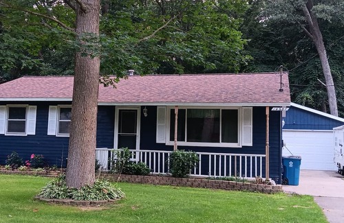 Grand Haven Apartment | Nice 2-bedroom apartment in Grand Haven with WiFi, AC, near Lake MI, & shopping.