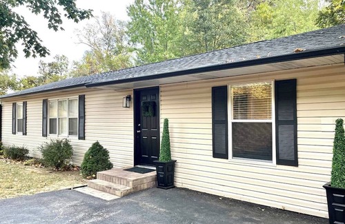 Grayridge House | Cozy home located at Hidden Trails Country Club