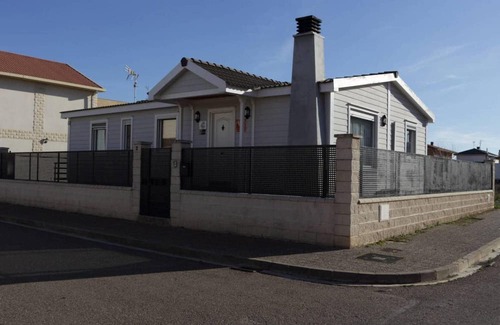 Castejon House | Holiday Home 'Casa Melchor' with Private Terrace, Wi-Fi and Air Conditioning