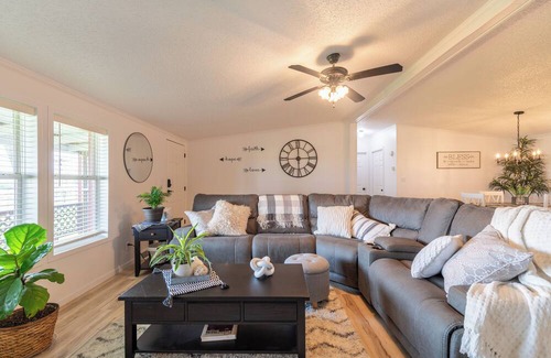 New Haven  Huron County House | Cozy, Rural and inviting.