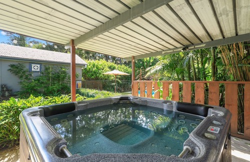 Worrowing Heights House | BALI BY THE BAY - JERVIS BAY - HOT SPA