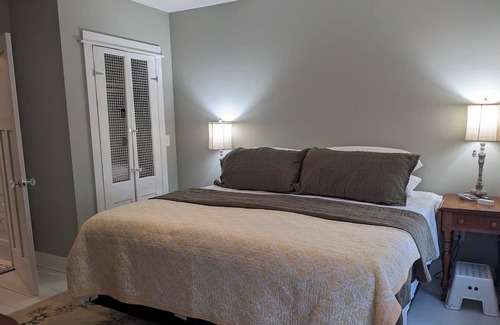 Athol Springs House | Private, Pretty and Comfy between Niagara Falls and Buffalo