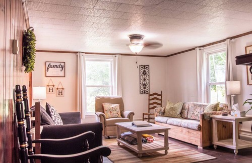 Little Levels House | Hill House #trails hiking skiing- beautiful farm views- privacy-relaxing