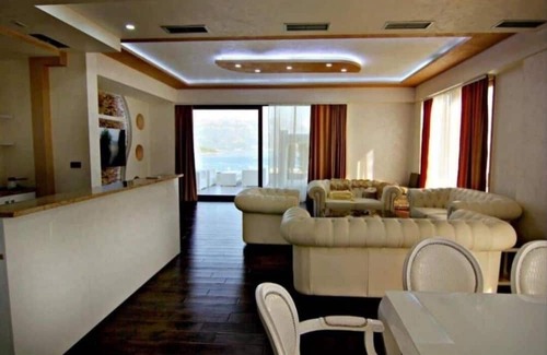 Rozino Apartment | Penthouse with a swimming pool and panoramic sea views!