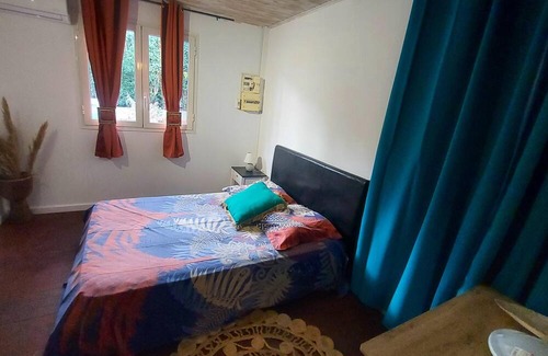 Bois d'Olives House | Homerez - Big house for 11 ppl. with swimming-pool, jacuzzi, garden and terrace