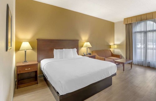 North Chesterfield House | Bright, Upgraded Stay with Pool & Gym – Near Virginia Commonwealth