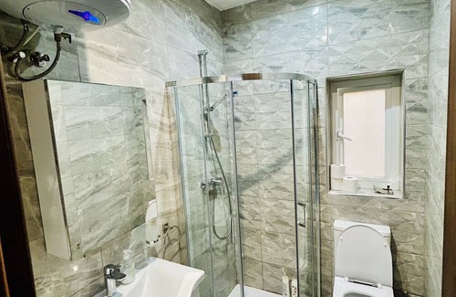 Gzira Apartment | 5-Bedroom APT in Central Area, Queen Beds