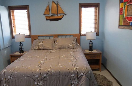 Beaconia Cottage | Boulder Bay Cottage - Main floor