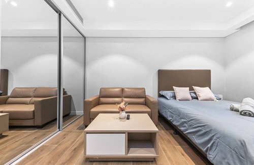 Roseville Apartment | comfy studio near Roseville station