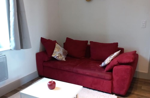 Remiremont Apartment | Appartement Les Iris, au Calme, Proche du Centre-ville