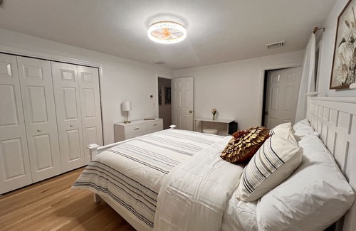 Cotuit House | Cape Cod 2024 -Jacuzzi Hot Tub, Heated Swimming Pool, Game Room & Playground