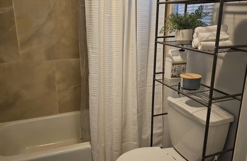 East End Apartment | Charming apaertment near Yale Hosp/Bridgeport