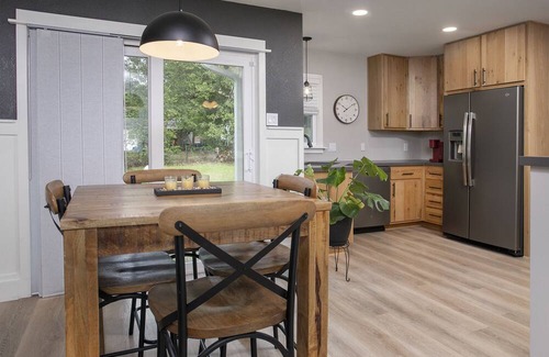 Kilgore House | 2020 Remodel, 1/2 Mile to Restaurants, Shopping, Hiking, Dog Park.