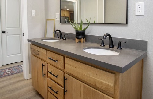 Kilgore House | 2020 Remodel, 1/2 Mile to Restaurants, Shopping, Hiking, Dog Park.