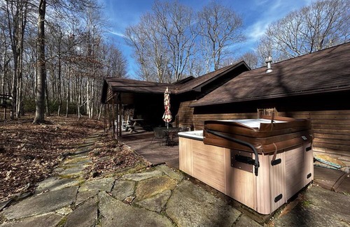 Alpine Lake Cabin | New Cabin with hot tub in Alpine Lake Resort!