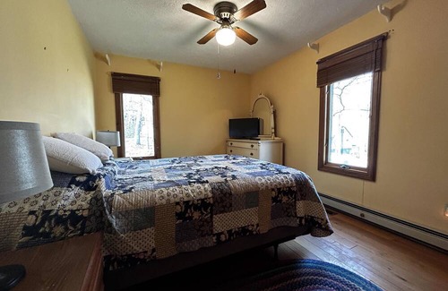 Alpine Lake Cabin | New Cabin with hot tub in Alpine Lake Resort!