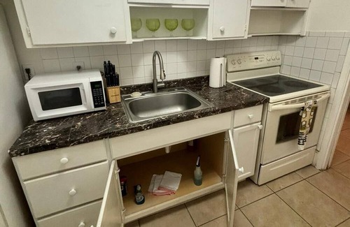 Poinciana Park Apartment | 1 bdr Apartment | Beach 6min | Downtown 4min