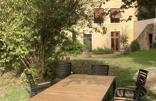 Fontaines-sur-Saone Apartment | Appartement Familial à Fontaines Saint-martin, le Calme à Proximité de la Ville