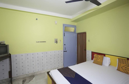 Tarapith Hotel | OYO Bideshini Hotel