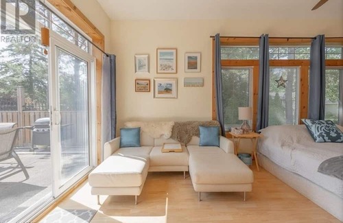 Bluewater Cottage | Barbara Street Lake Escape - Lake Huron Cottage - Sleeps 6