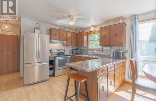 Bluewater Cottage | Barbara Street Lake Escape - Lake Huron Cottage - Sleeps 6