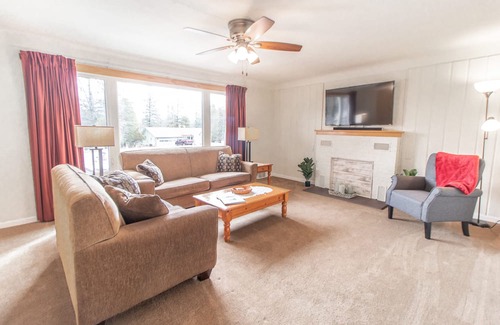 Hermantown House | Bucky's Haven | Heirloom Vacations