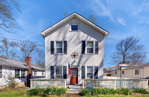 North Beach House | Charmingly restored, dog-friendly retreat with great deck & walkable location