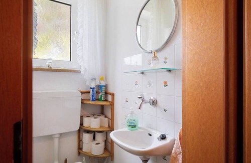 Wasserburg Apartment | Apartment 'Ferienwohnung' with Private Terrace, Private Garden and Wi-Fi