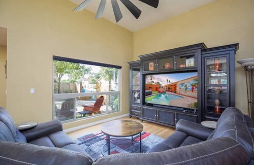 Santiago House | Amazingly Perfect - Check it out! Not Fancy, Fabulous! Bookings for10+ Days.