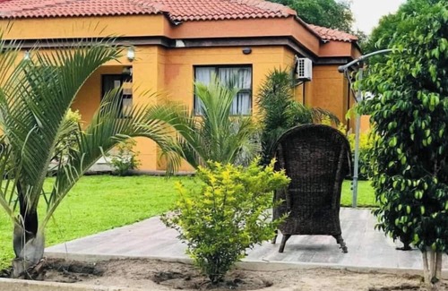 Maun House | Garden holiday home