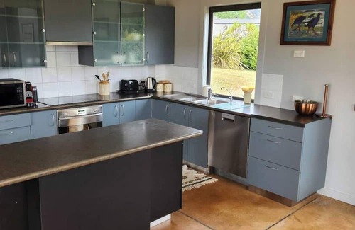 Kawarau Falls House | Sunny 3 bedroom home in Luxury Estate