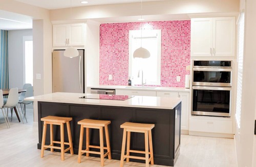 Berry Other | Family-friendly, private modern farmhouse, surrounded by farmland. Near the Ark.
